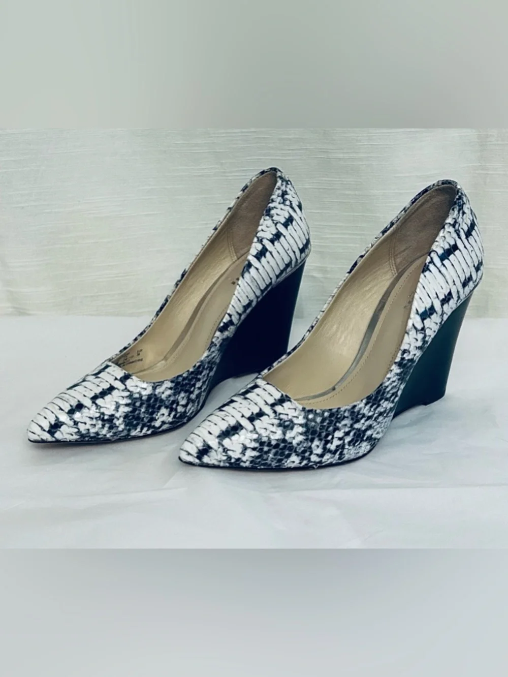 COACH Women's Black & White Snake-Print Pointed Toe Pumps monochromatic